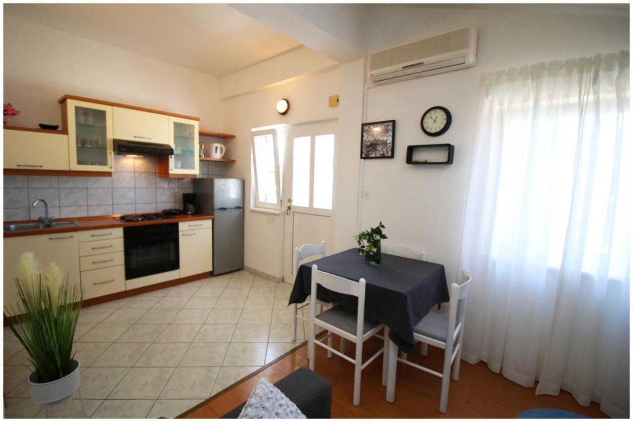 Apartment Elena Primosten